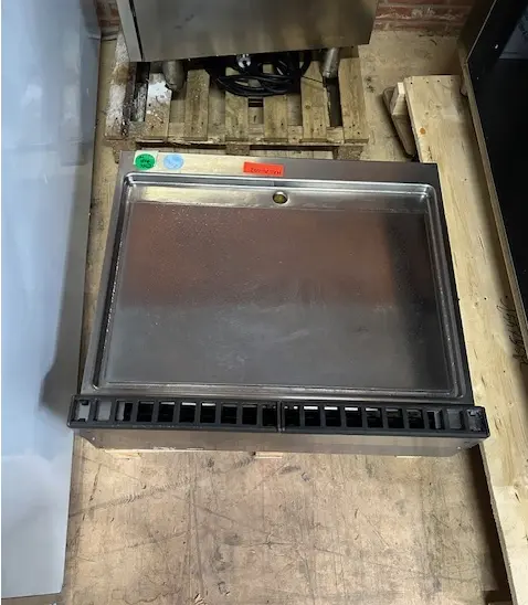 Stegeplade med cromebelægning bordmodel, brugt – 14 dages garanti. Du kan tilkøbe 12 mdr. for 799 kr.