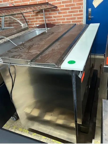 saladette med 3 låger og komprssor i bunden, brugt