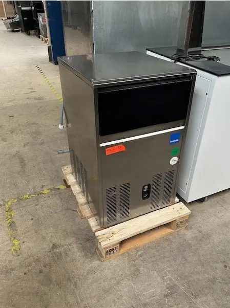 Icematic CS50 isterningemaskine, brugt – 14 dages garanti. Du kan tilkøbe 12 mdr. for 799 kr.