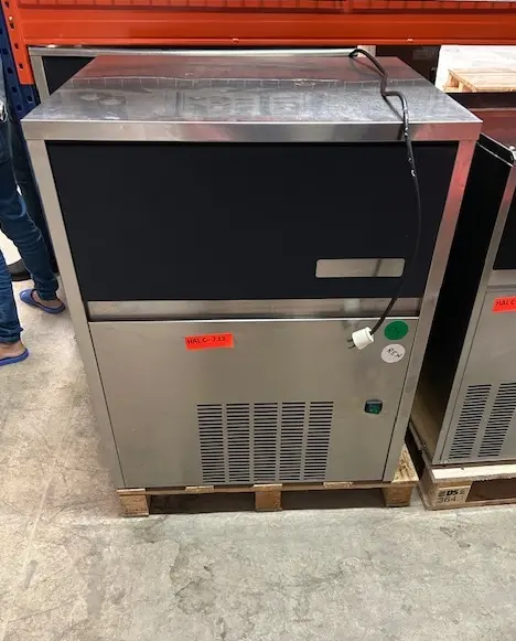 isterningemaskine model FCC60, brugt – 14 dages garanti. Du kan tilkøbe 12 mdr. for 799 kr.