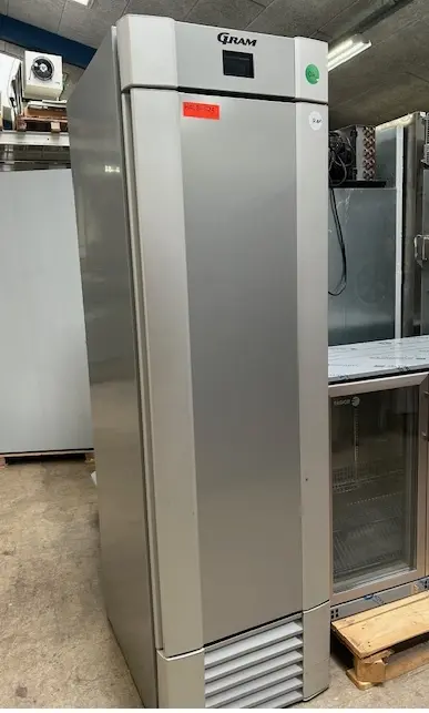 gram køleskab 400 liter, brugt – 14 dages garanti. Du kan tilkøbe 12 mdr. for 799 kr.