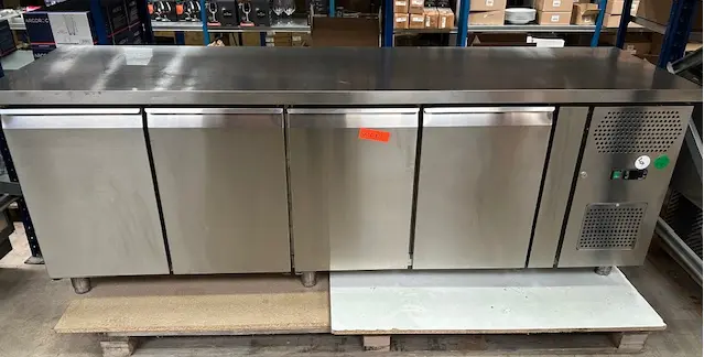 kølebord med 4 døre, brugt – 14 dages garanti. Du kan tilkøbe 12 mdr. for 799 kr.
