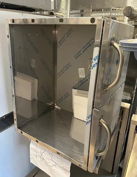 understel med låger, måler 660x550x600, brugt – 14 dages garanti. Du kan tilkøbe 12 mdr. for 799 kr.