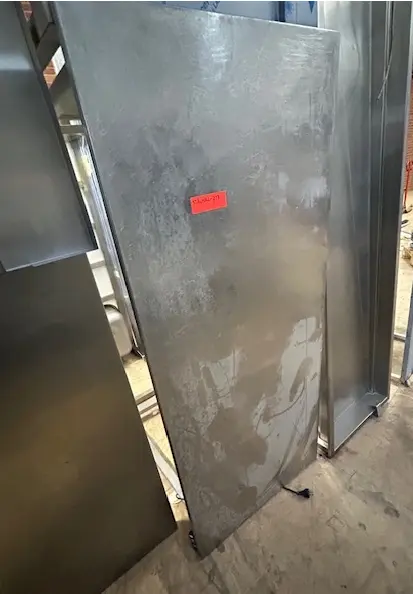 stålbord med hæve sænk på åbent understel, 1600x700x800/1000, brugt  – 14 dages garanti. Du kan tilkøbe 12 mdr. for 799 kr.