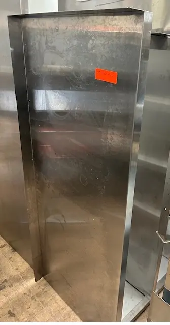 stålbord med 2 underhylder, måler 1550x700x850, brugt – 14 dages garanti. Du kan tilkøbe 12 mdr. for 799 kr.