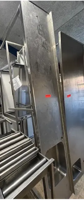 stålbord med vask på åbent understel 2700x500x850, brugt – 14 dages garanti. Du kan tilkøbe 12 mdr. for 799 kr.