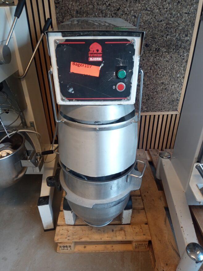 Bjørn 40L røremaskine, brugt – 14 dages garanti. Du kan tilkøbe 12 mdr. for 799 kr.
