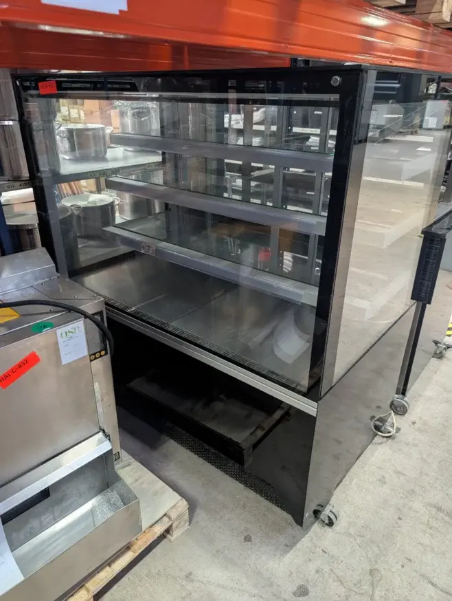 kølemontre på hjul 120cm bred, brugt – 14 dages garanti. Du kan tilkøbe 12 mdr. for 799 kr.