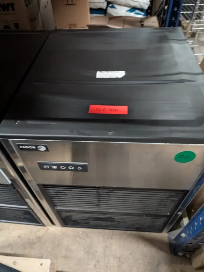 Isterningemaskine Nuggets 310 kg / 24 t ENGIM300 brugt 3 mdr til udlejning FAGOR – 14 dages garanti. Du kan tilkøbe 12 mdr. for 799 kr.