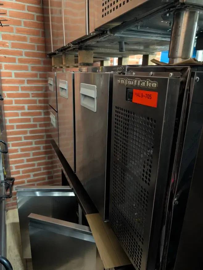 Kølebord 2 låger og 2 skuffer brugt GRAM SNOWFLAKE (uden bordplade) – 14 dages garanti. Du kan tilkøbe 12 mdr. for 799 kr.