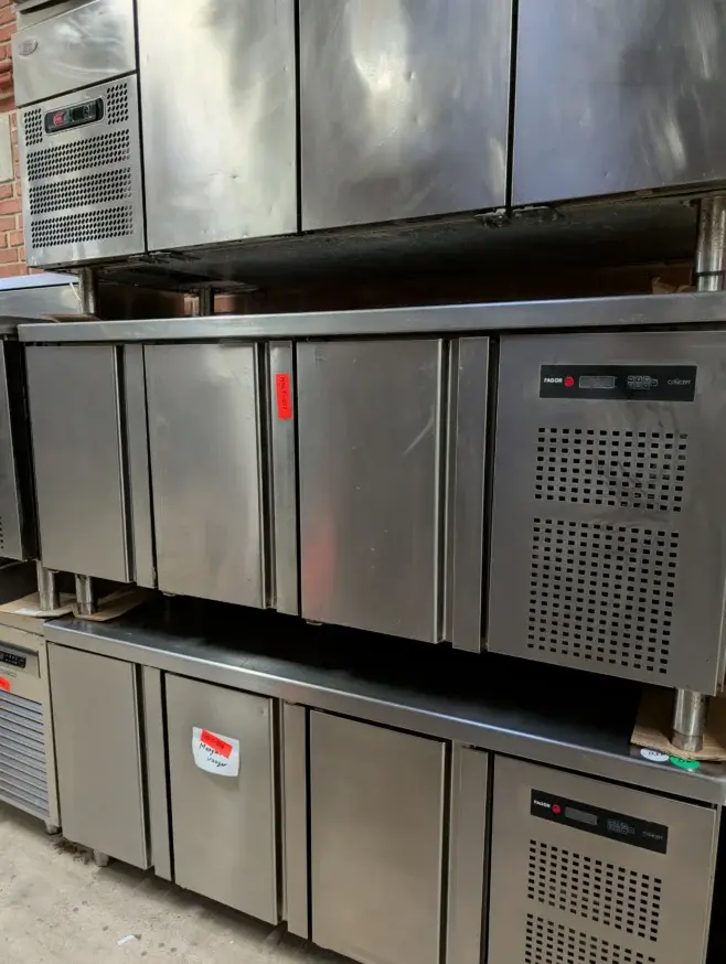 Kølebord fra Fagor med 3 låger brugt – 14 dages garanti. Du kan tilkøbe 12 mdr. for 799 kr.