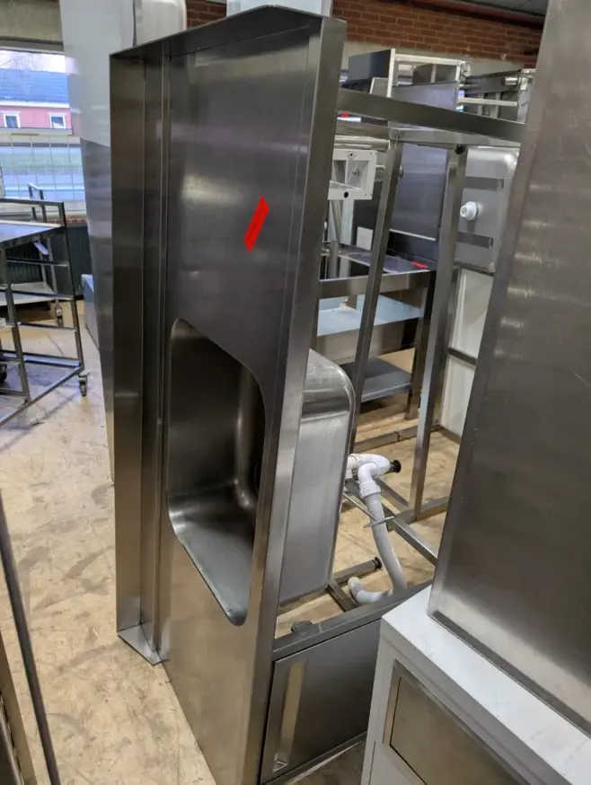 Stålbord med vask og krog til opvask i venstre side brugt – 14 dages garanti. Du kan tilkøbe 12 mdr. for 799 kr.