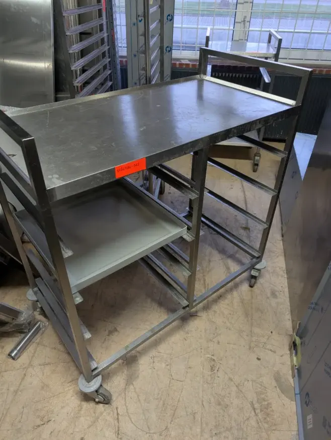 Vogn til opvaskebakker brugt – 14 dages garanti. Du kan tilkøbe 12 mdr. for 799 kr.